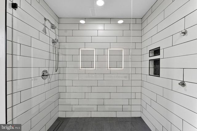 233 BREEZEWOOD DR, Warrenton, VA 20186