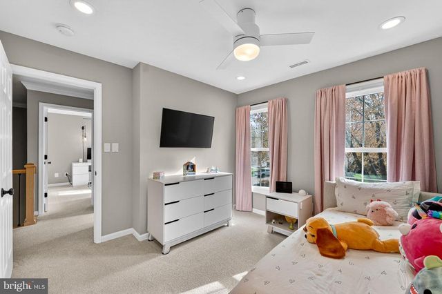 233 BREEZEWOOD DR, Warrenton, VA 20186