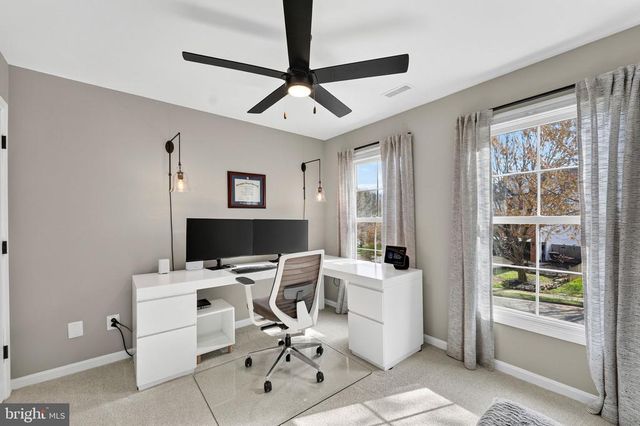 233 BREEZEWOOD DR, Warrenton, VA 20186