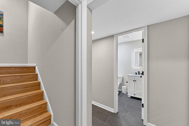 233 BREEZEWOOD DR, Warrenton, VA 20186