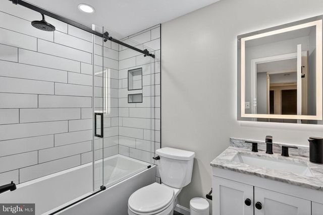 233 BREEZEWOOD DR, Warrenton, VA 20186