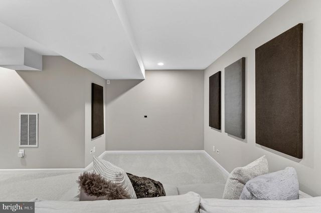 233 BREEZEWOOD DR, Warrenton, VA 20186