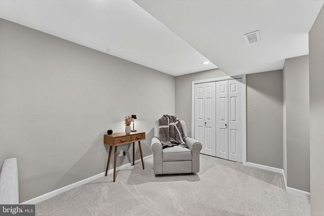 233 BREEZEWOOD DR, Warrenton, VA 20186