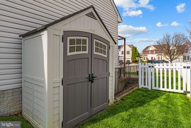 233 BREEZEWOOD DR, Warrenton, VA 20186