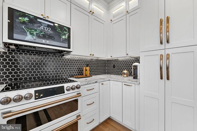 233 BREEZEWOOD DR, Warrenton, VA 20186