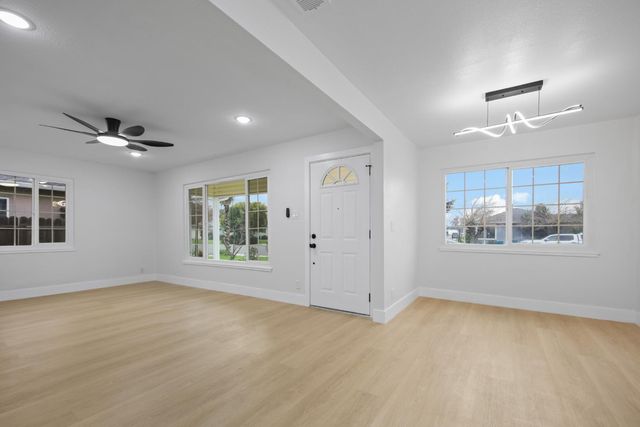 3425 N Kirk St, Stockton, CA 95204