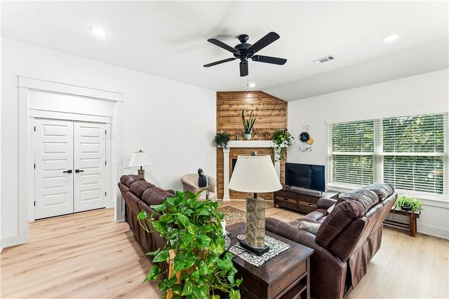 6 Drayton Lane, Bella Vista, AR 72715