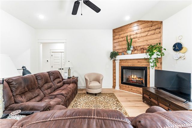 6 Drayton Lane, Bella Vista, AR 72715