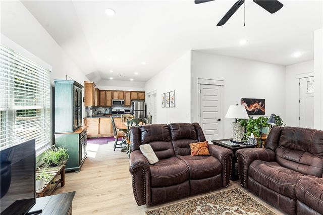 6 Drayton Lane, Bella Vista, AR 72715