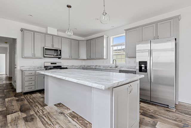 1717.99 E PHILADELPHIA, Rapid City, SD 57701