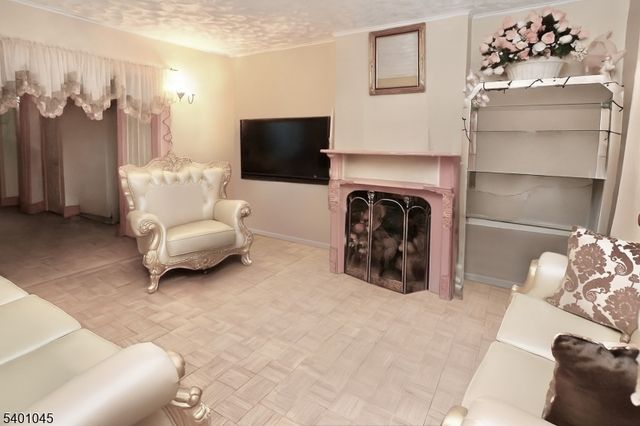 22 Kensington Pl, East Orange City, NJ 07017