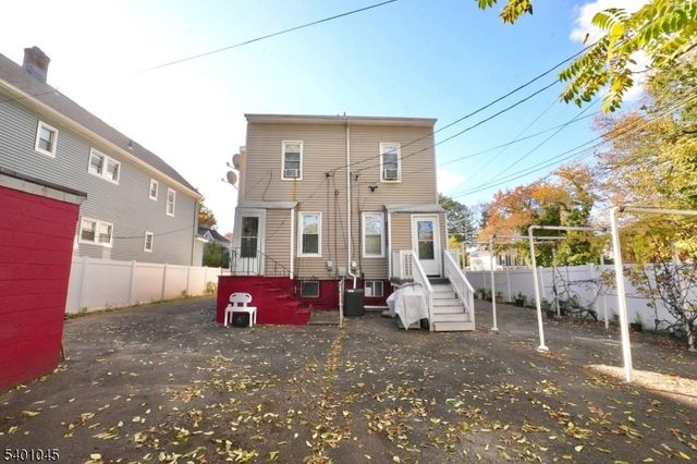 22 Kensington Pl, East Orange City, NJ 07017