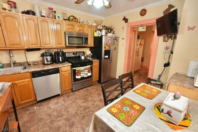 22 Kensington Pl, East Orange City, NJ 07017