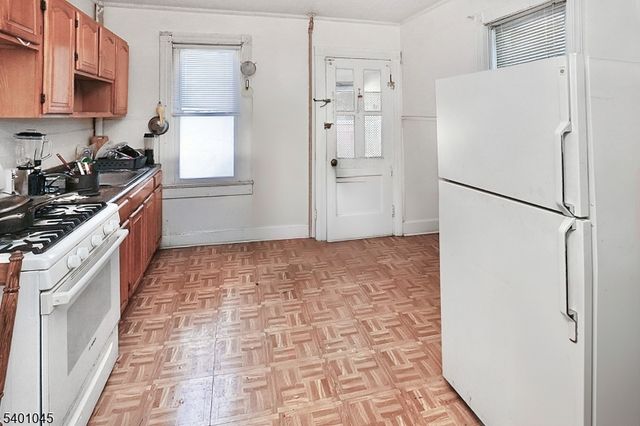 22 Kensington Pl, East Orange City, NJ 07017