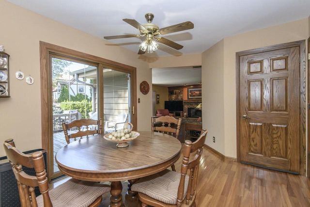 2204 Hunting Ridge ROAD, Waukesha, WI 53188