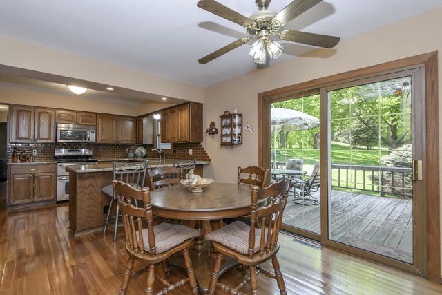 2204 Hunting Ridge ROAD, Waukesha, WI 53188