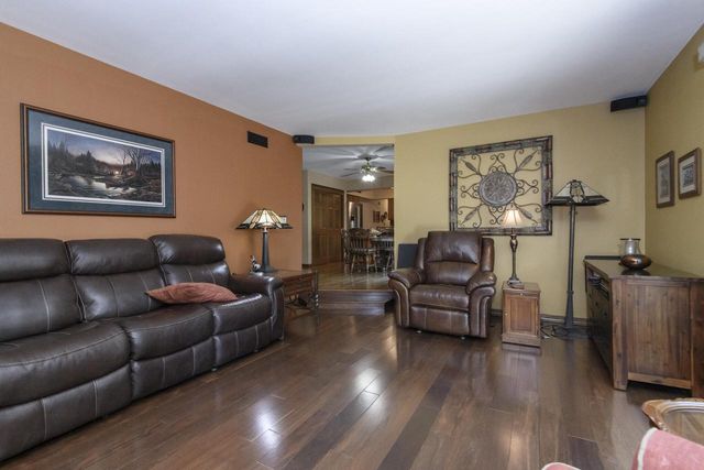 2204 Hunting Ridge ROAD, Waukesha, WI 53188