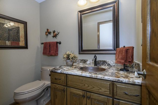 2204 Hunting Ridge ROAD, Waukesha, WI 53188