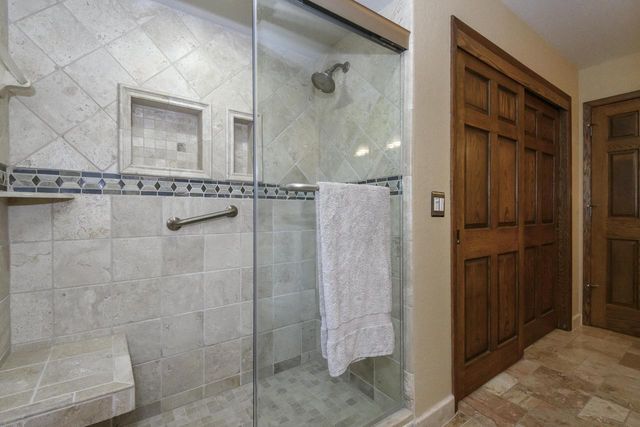 2204 Hunting Ridge ROAD, Waukesha, WI 53188