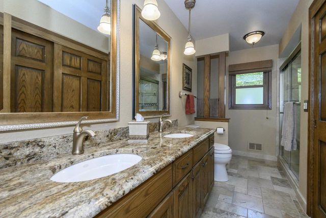 2204 Hunting Ridge ROAD, Waukesha, WI 53188