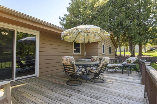 2204 Hunting Ridge ROAD, Waukesha, WI 53188