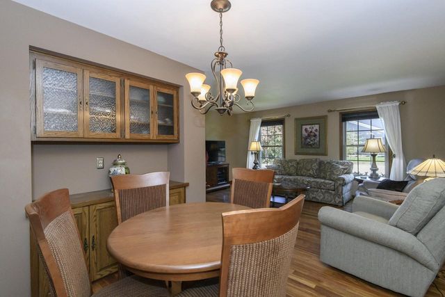 2204 Hunting Ridge ROAD, Waukesha, WI 53188