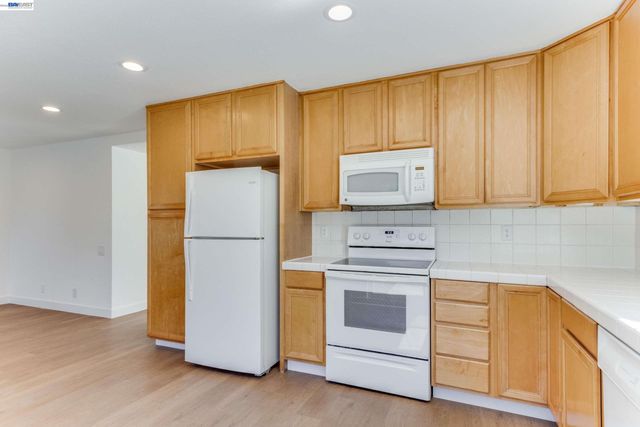 654 Calpella Dr, San Jose, CA 95136