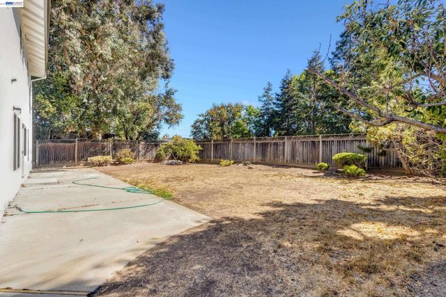 654 Calpella Dr, San Jose, CA 95136