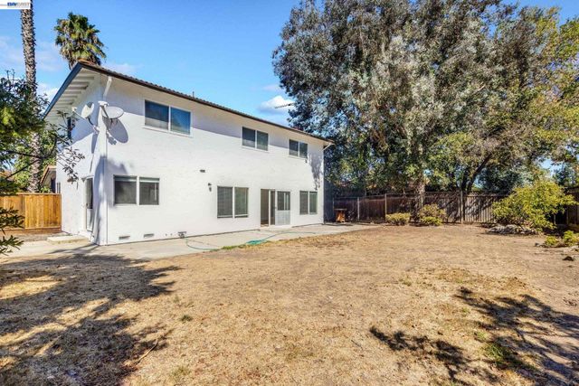 654 Calpella Dr, San Jose, CA 95136