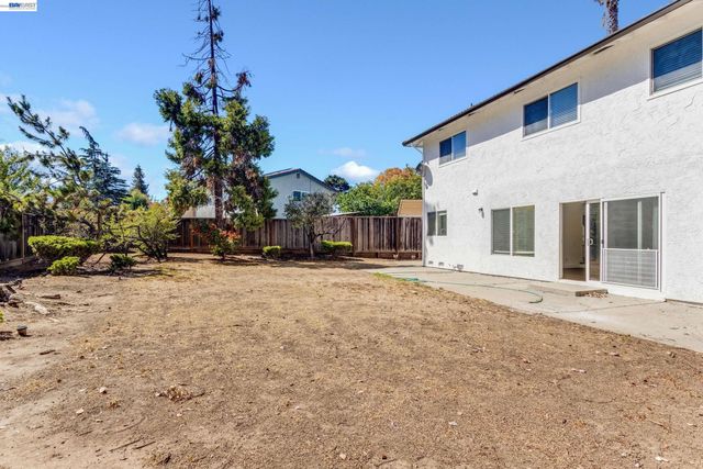 654 Calpella Dr, San Jose, CA 95136
