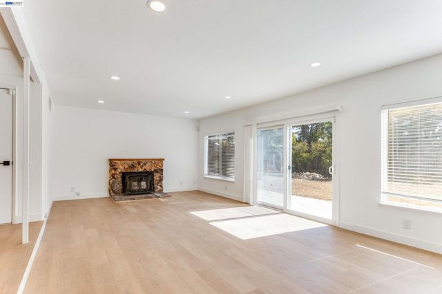 654 Calpella Dr, San Jose, CA 95136