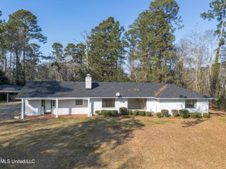 632 NW Second Avenue, Magee, MS 39111