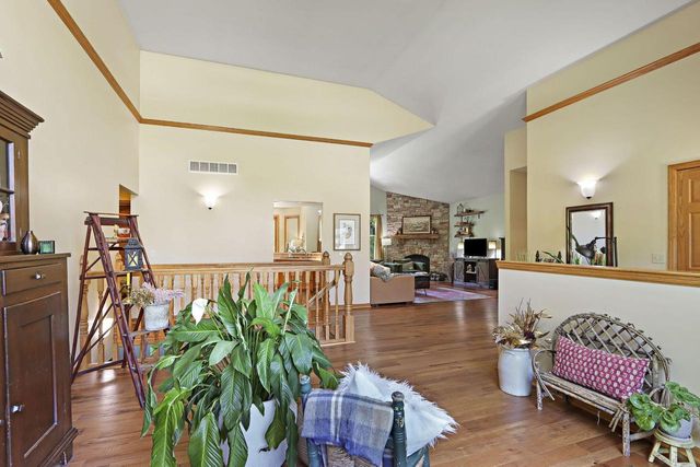 1109 Cooper Hawk DRIVE, Burlington, WI 53105