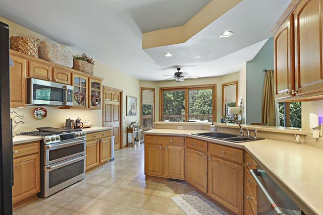 1109 Cooper Hawk DRIVE, Burlington, WI 53105