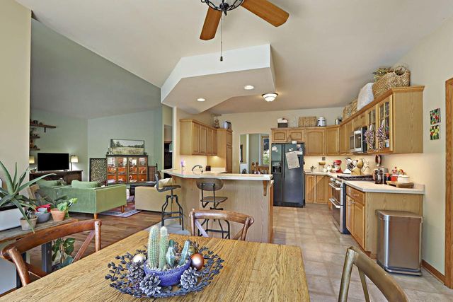 1109 Cooper Hawk DRIVE, Burlington, WI 53105