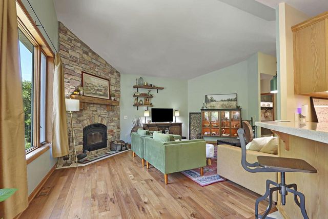 1109 Cooper Hawk DRIVE, Burlington, WI 53105