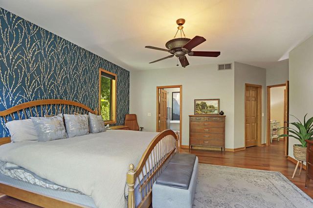 1109 Cooper Hawk DRIVE, Burlington, WI 53105