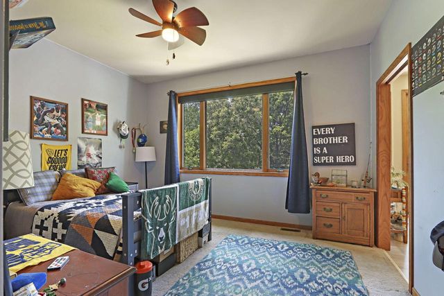 1109 Cooper Hawk DRIVE, Burlington, WI 53105