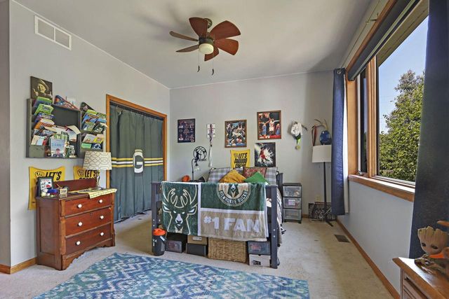 1109 Cooper Hawk DRIVE, Burlington, WI 53105