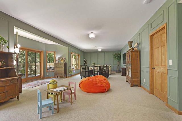 1109 Cooper Hawk DRIVE, Burlington, WI 53105