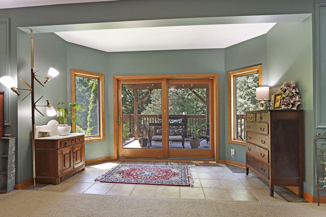 1109 Cooper Hawk DRIVE, Burlington, WI 53105
