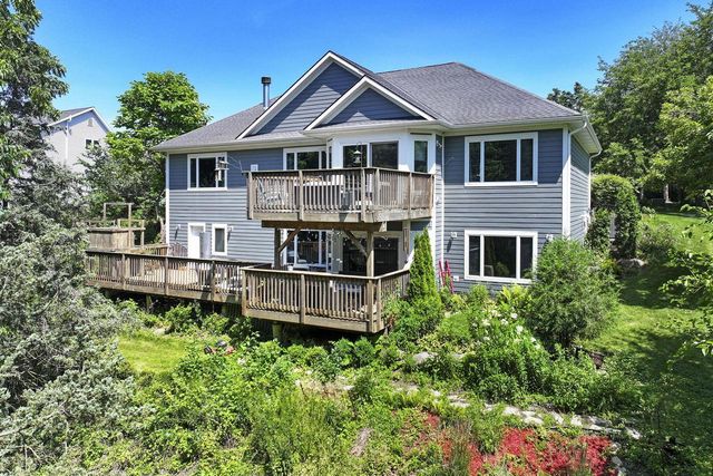 1109 Cooper Hawk DRIVE, Burlington, WI 53105