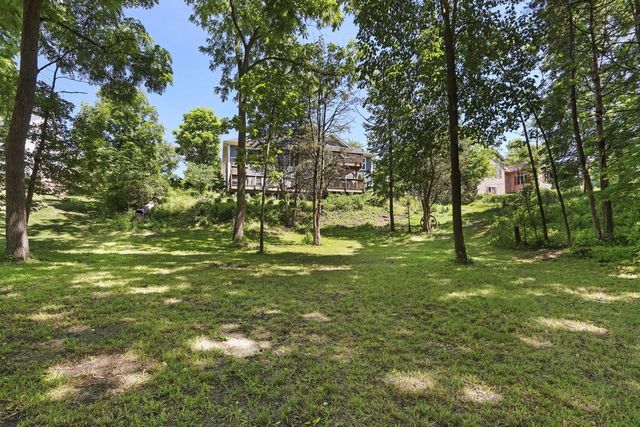 1109 Cooper Hawk DRIVE, Burlington, WI 53105