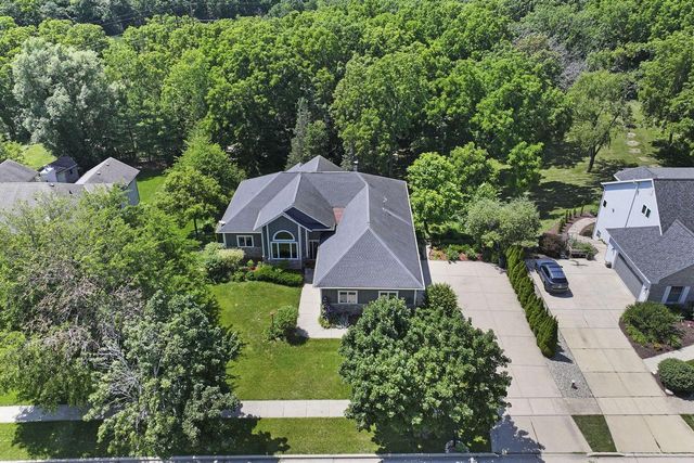 1109 Cooper Hawk DRIVE, Burlington, WI 53105