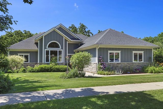 1109 Cooper Hawk DRIVE, Burlington, WI 53105