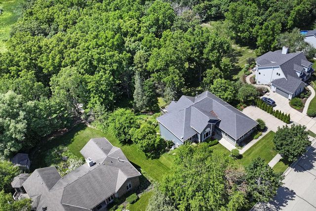 1109 Cooper Hawk DRIVE, Burlington, WI 53105