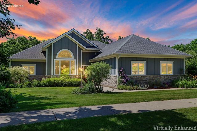 1109 Cooper Hawk DRIVE, Burlington, WI 53105