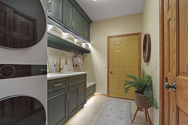 1109 Cooper Hawk DRIVE, Burlington, WI 53105
