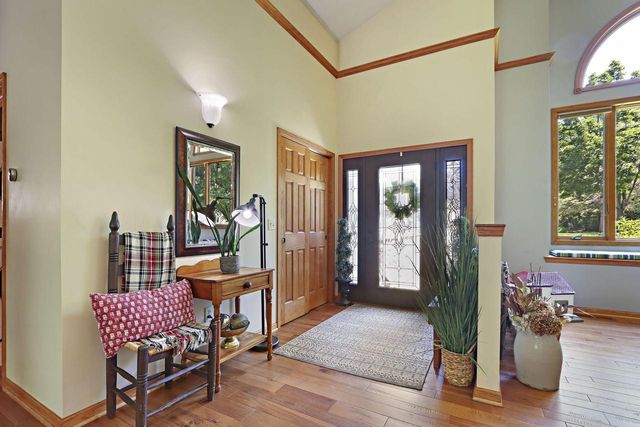 1109 Cooper Hawk DRIVE, Burlington, WI 53105