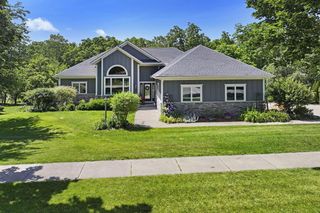 1109 Cooper Hawk DRIVE, Burlington, WI 53105